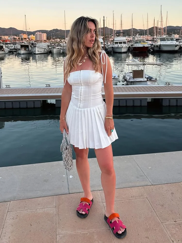 Модное однотонное платье без бретелек на шнуровке, женское платье трапециевидной формы без рукавов с завязками на талии, женское повседневное вечернее короткое платье
Модное однотонное платье без бретелек на шнуровке, женское платье трапециевидной формы без рукавов с завязками на талии, женское повседневное вечернее короткое платье