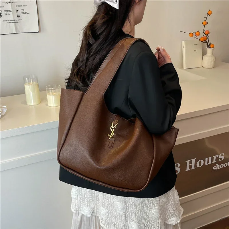 High-End Elegant Leather Shopper Bag With Large Capacity And Trendy Style Perfect For Stylish Women Vintage Look
High-End Elegant Leather Shopper Bag With Large Capacity And Trendy Style Perfect For Stylish Women Vintage Look