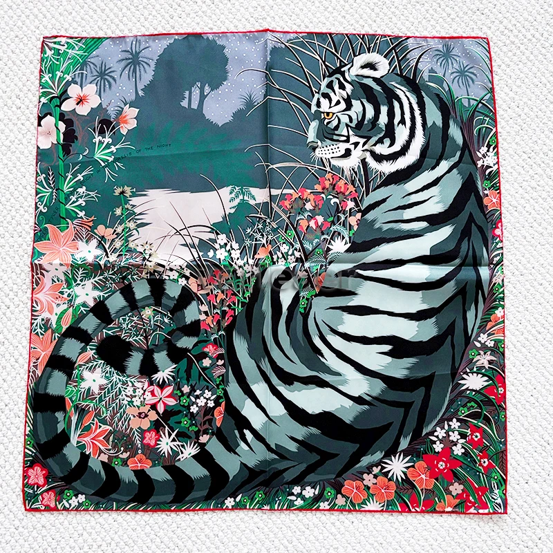 Luxury Designers Bandanas 70 Double Sided Silk Scarf 70cm Neck Head Accessories Bag Hand Decoration Hand Rolled Edge Shawl Tiger
Luxury Designers Bandanas 70 Double Sided Silk Scarf 70cm Neck Head Accessories Bag Hand Decoration Hand Rolled Edge Shawl Tiger