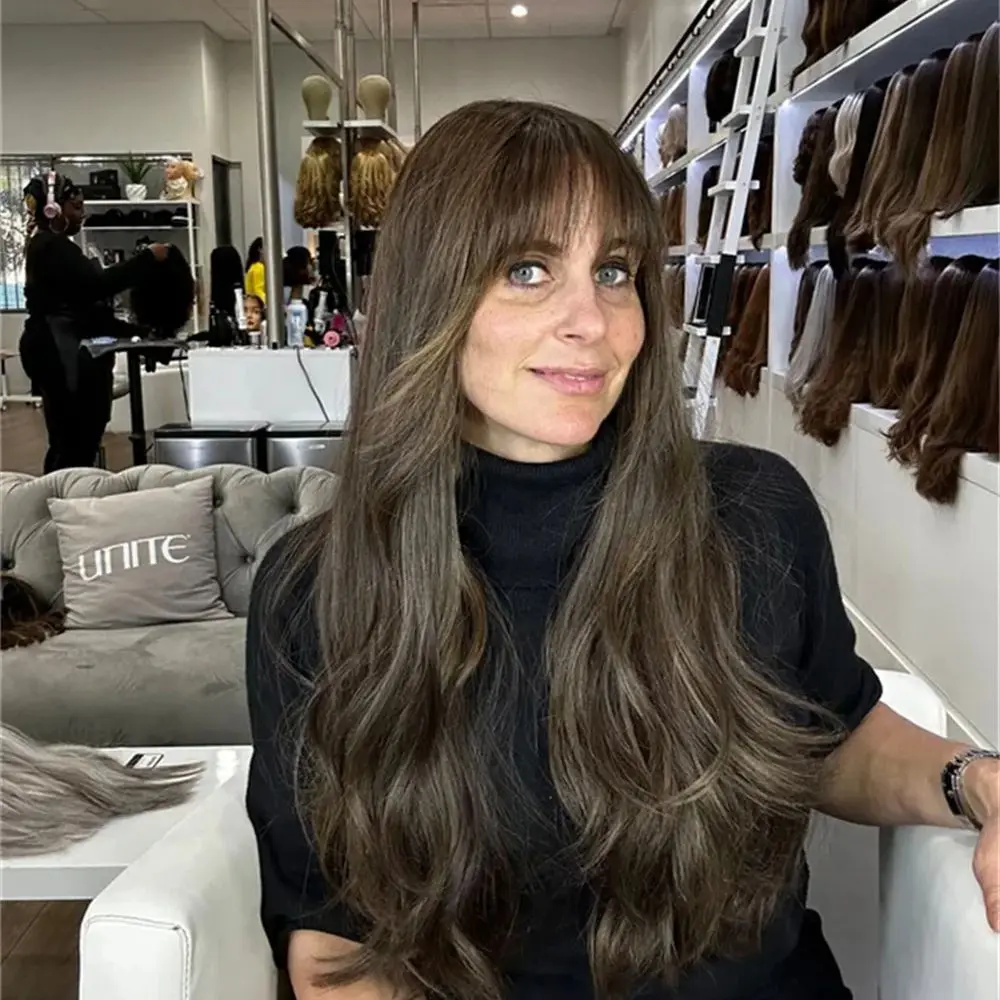 Нейтральный темно-коричневый парик с мелированием и челкой, HD-кружевной парик для женщин, коричневый брюнетский парик с кружевной частью, термостойкий, с челкой и свободными волнами
Нейтральный темно-коричневый парик с мелированием и челкой, HD-кружевной парик для женщин, коричневый брюнетский парик с кружевной частью, термостойкий, с челкой и свободными волнами