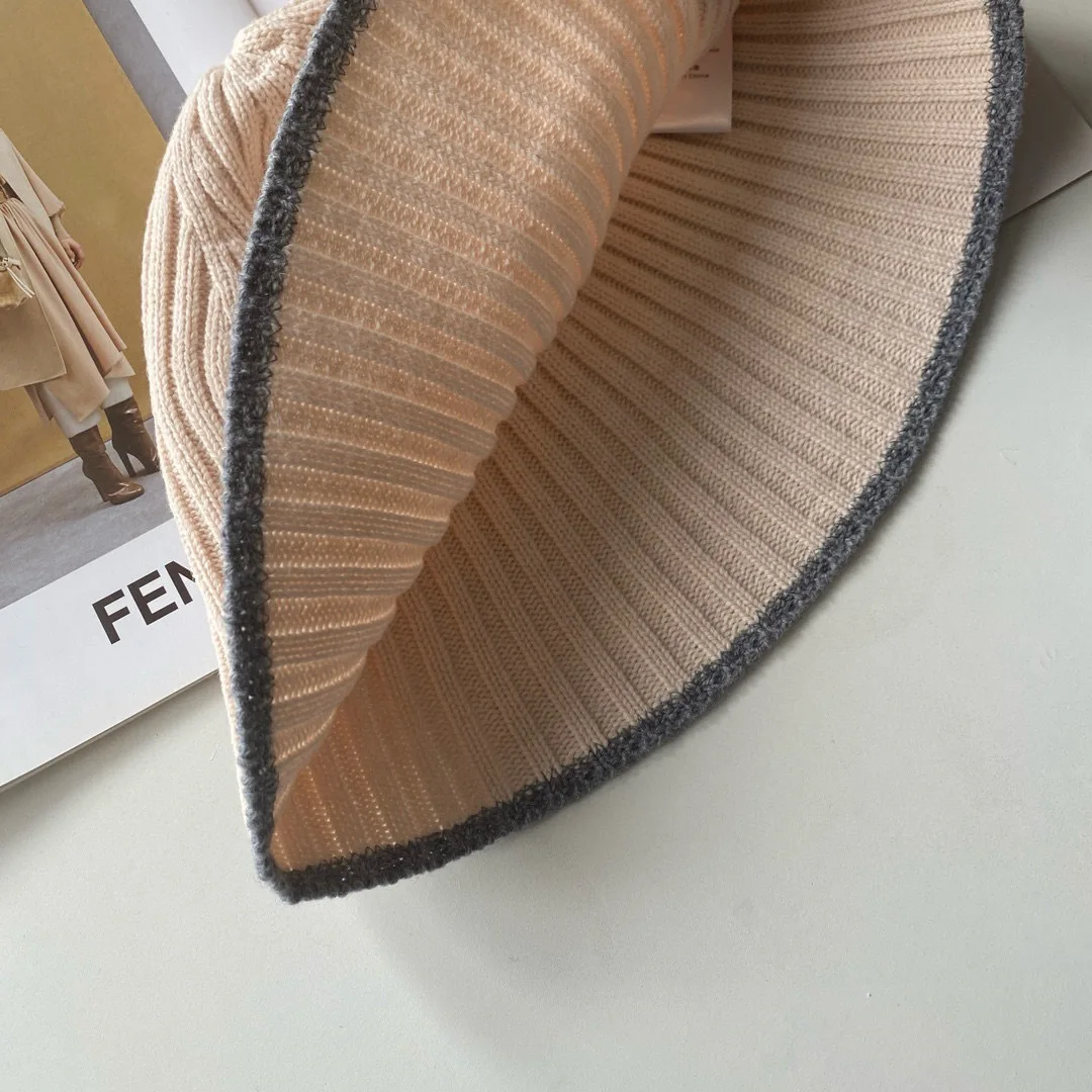 2025 Autumn and Winter New All-match Wool Beaded Chain Solid Color Casual Knitted Hat
2025 Autumn and Winter New All-match Wool Beaded Chain Solid Color Casual Knitted Hat