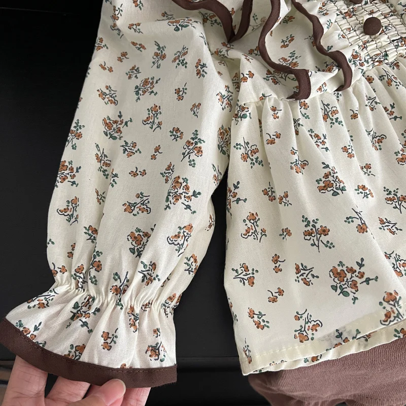 Spring and Autumn New Stylish Set for Girls with Floral Ruffle TrimVCollar Shirt+Flared Pants Two-Piece Set
Spring and Autumn New Stylish Set for Girls with Floral Ruffle TrimVCollar Shirt+Flared Pants Two-Piece Set