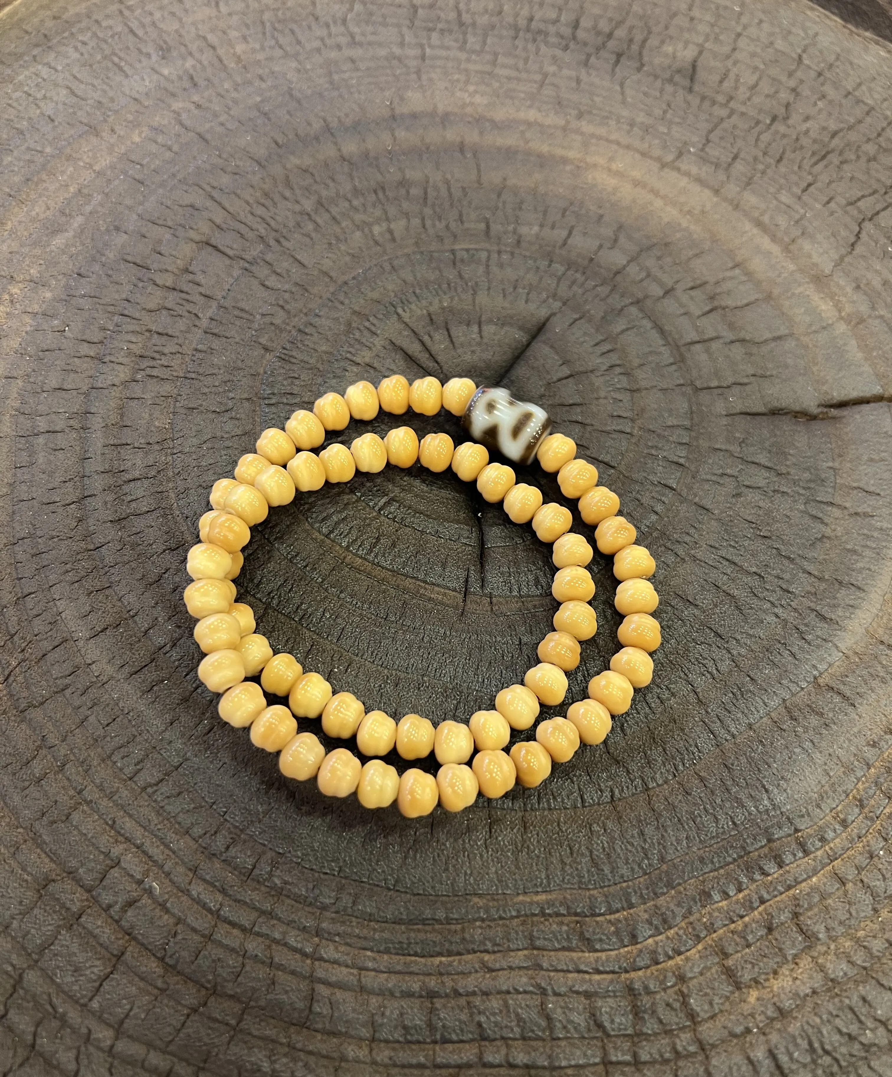 Yellow Bodhi Pumpkin Beads Double-Loop Bracelet
Yellow Bodhi Pumpkin Beads Double-Loop Bracelet