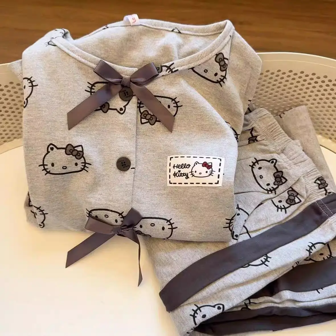 Korean Style Sanrio Hello Kitty Printed Pajamas Women's Autumn New Cotton Cute Long Sleeved 2 Pcs Sleepwear Home Clothes
Korean Style Sanrio Hello Kitty Printed Pajamas Women's Autumn New Cotton Cute Long Sleeved 2 Pcs Sleepwear Home Clothes