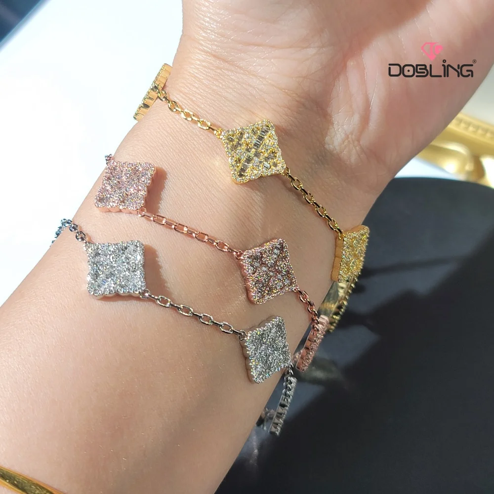 Lucky Iced Out Four Leaf Clover Bracelet For Her Full Cubic Zircon Luminous Lucky Bangles Hip Hop Jewelry Gift For Wedding
Lucky Iced Out Four Leaf Clover Bracelet For Her Full Cubic Zircon Luminous Lucky Bangles Hip Hop Jewelry Gift For Wedding