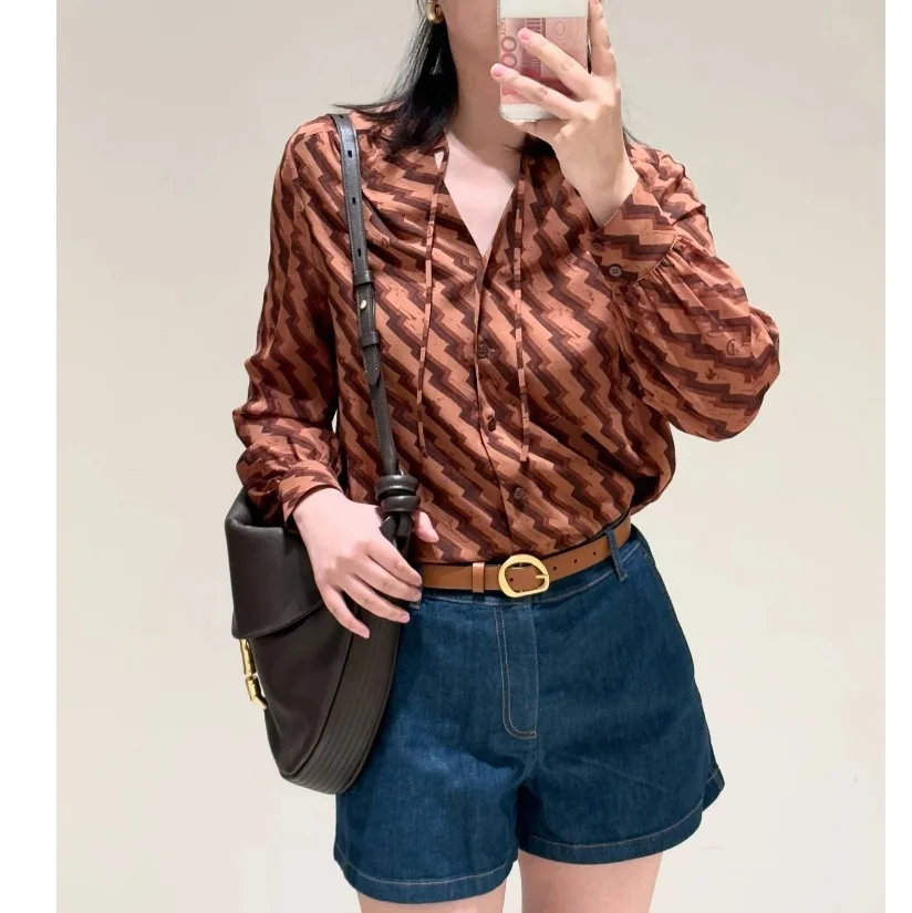 Withered Fashionable Retro Artistic Silk Brick Patterned V-neck Long Sleeved Shirt/split Skirt Set New Two Piece Set Women's
Withered Fashionable Retro Artistic Silk Brick Patterned V-neck Long Sleeved Shirt/split Skirt Set New Two Piece Set Women's