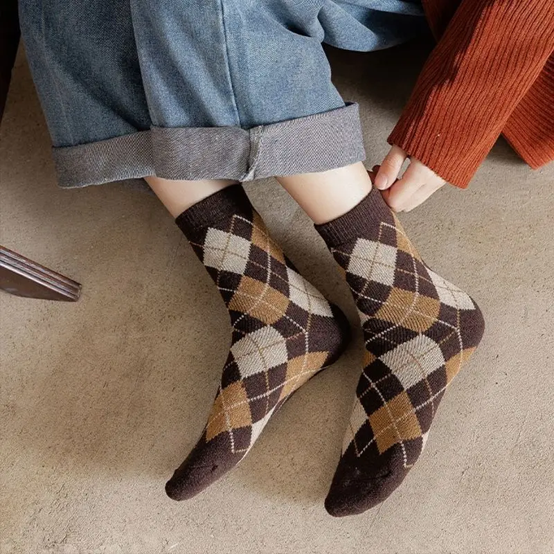 10 Pairs/Lot Mens Striped Sock High Quality Plaid Diamond Pattern Harajuku Combed Medium Tube Colorful Cotton Socks
10 Pairs/Lot Mens Striped Sock High Quality Plaid Diamond Pattern Harajuku Combed Medium Tube Colorful Cotton Socks