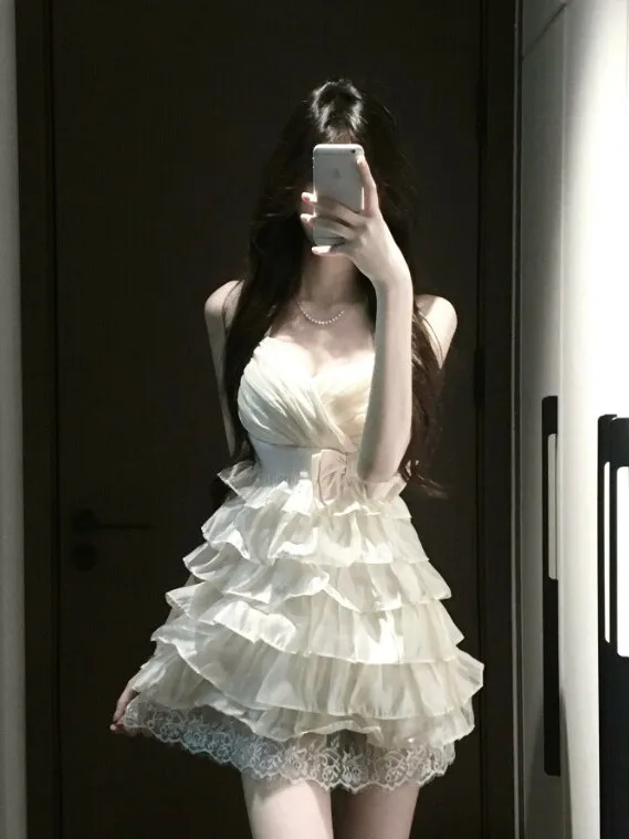 Sweet V-neck Fairy Short Skirt Dress Gentle Summer Fashion Knot Waist-cinching No-sleeve Women's Dress CityWalk
Sweet V-neck Fairy Short Skirt Dress Gentle Summer Fashion Knot Waist-cinching No-sleeve Women's Dress CityWalk