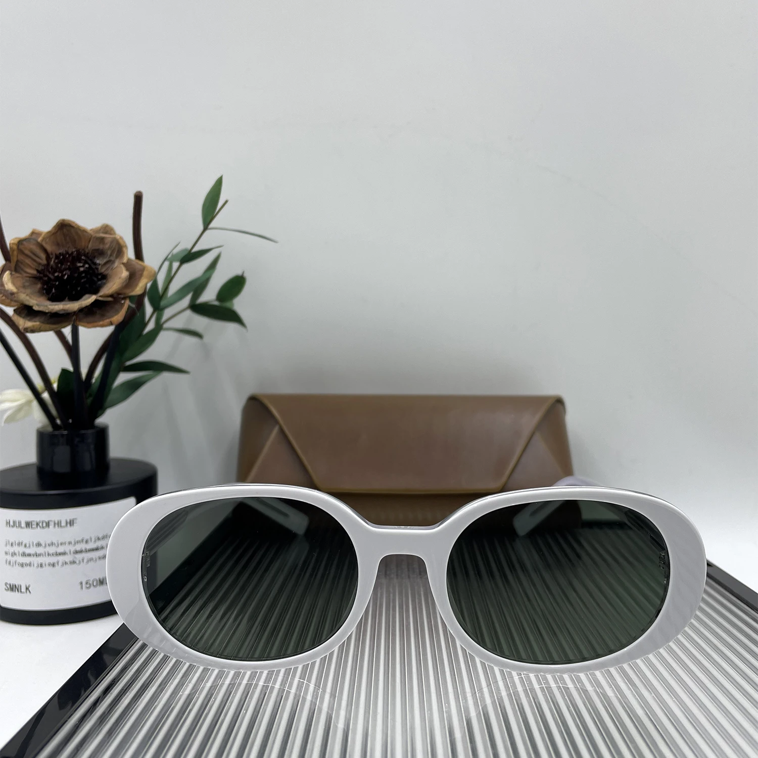 New Trendy Fashion Women's Sunglasses High Quality Acetate Elegant Cat Eye Sunglasses Outdoor for Vacation UV400 Sunglasses
New Trendy Fashion Women's Sunglasses High Quality Acetate Elegant Cat Eye Sunglasses Outdoor for Vacation UV400 Sunglasses