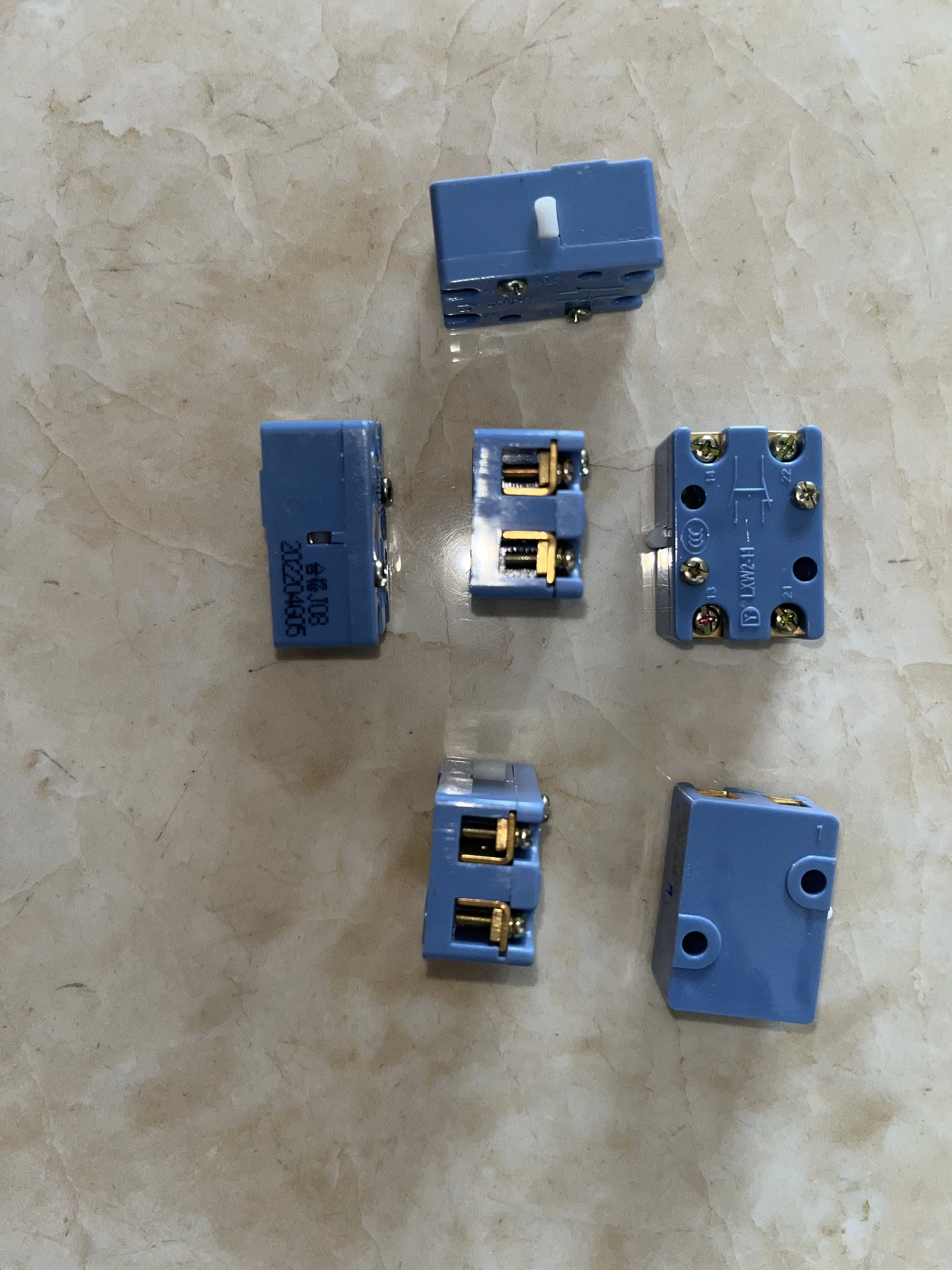 Original authentic Beijing No.1 Machine Tool Electrical Appliance Factory Micro Switch LXW2-11
Original authentic Beijing No.1 Machine Tool Electrical Appliance Factory Micro Switch LXW2-11