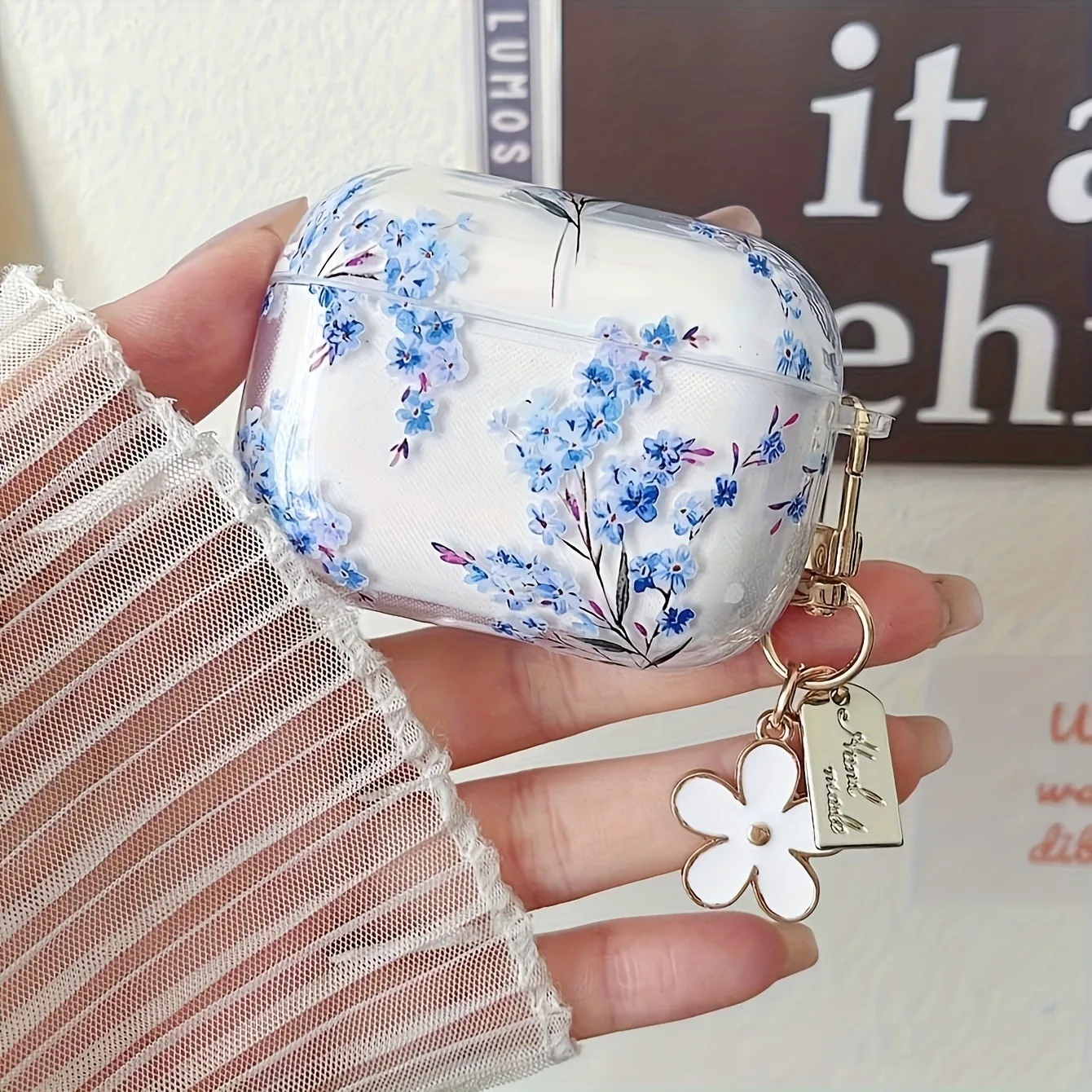 Aesthetic Blue Floral Transparent Earphone Case for AirPods Pro3/Pro2/Pro Headphones Cover For AirPods 4/3/1/2 Protective Shell
Aesthetic Blue Floral Transparent Earphone Case for AirPods Pro3/Pro2/Pro Headphones Cover For AirPods 4/3/1/2 Protective Shell