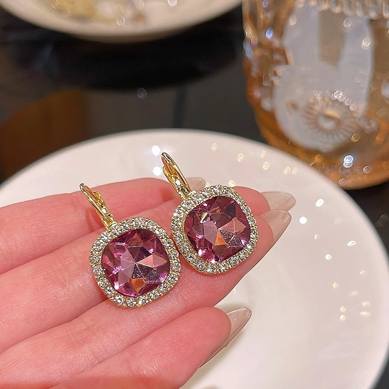 2024 New Fashion Gold Plated Crystal Hoop Earrings For Women French Vintage Purple Rhinestone Earrings Birthday Gift Jewelry
2024 New Fashion Gold Plated Crystal Hoop Earrings For Women French Vintage Purple Rhinestone Earrings Birthday Gift Jewelry