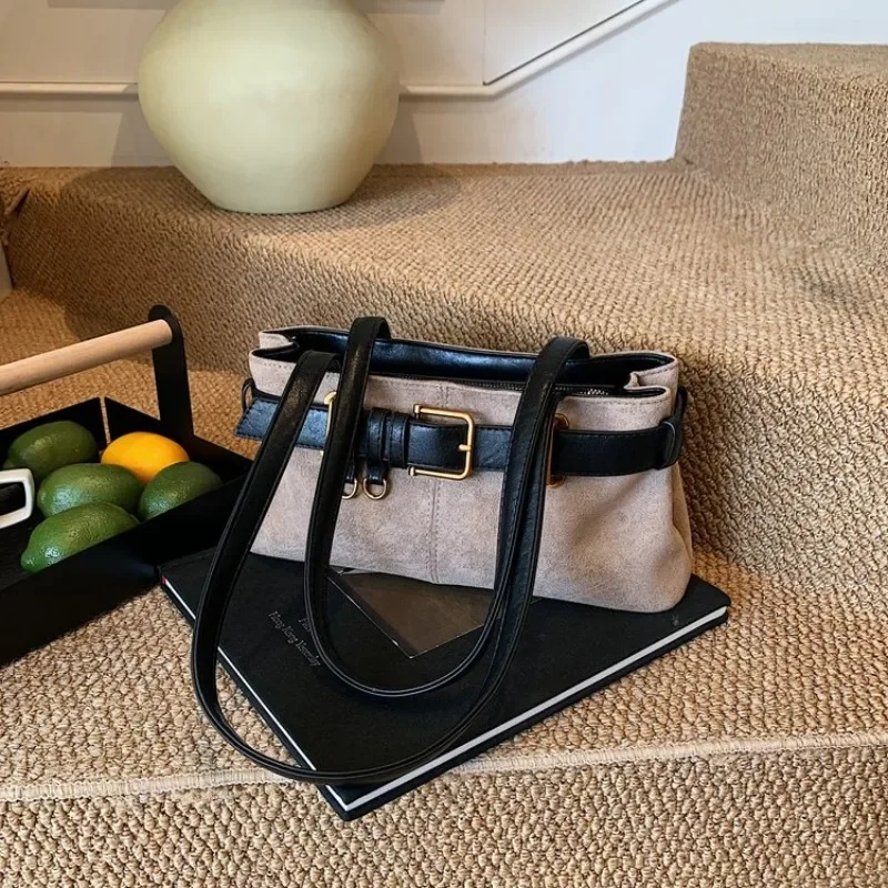 Luxury Brand Designer Diaper Bag Elegant Minimalist Leather Tote For Women Large Capacity Stylish Crossbody Shoulder Bag
Luxury Brand Designer Diaper Bag Elegant Minimalist Leather Tote For Women Large Capacity Stylish Crossbody Shoulder Bag