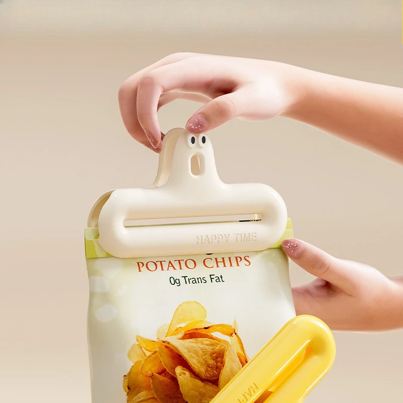 Sealing Moisture-proof Snack Clamp Kitchen Small Fixing Clip Multi-functional Household Clamp Food Preservation Sealing Device
Sealing Moisture-proof Snack Clamp Kitchen Small Fixing Clip Multi-functional Household Clamp Food Preservation Sealing Device