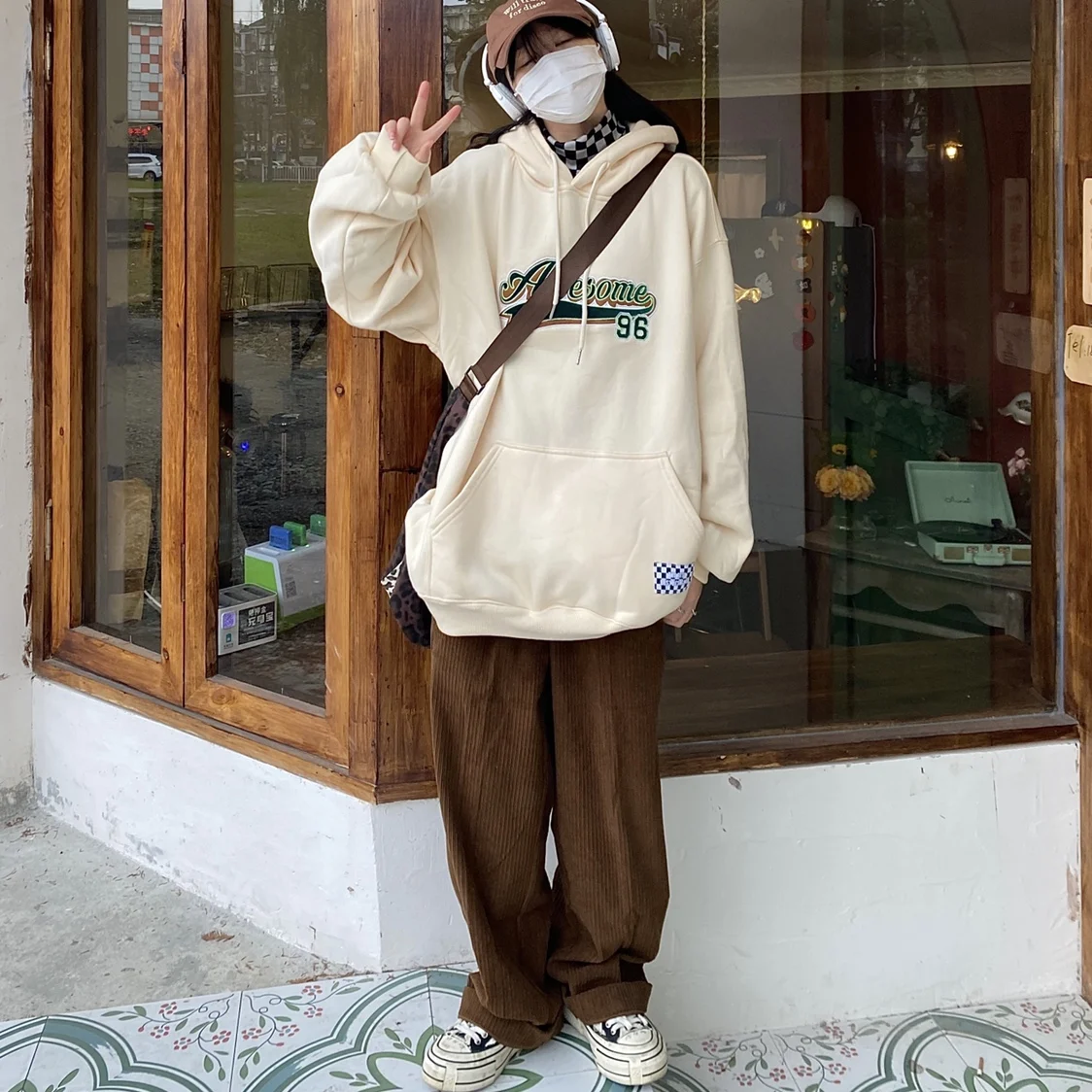 Свободная утепленная толстовка с капюшоном для мужчин, в корейском и японском стиле, для студентов, уличная одежда, осенне-зимняя повседневная одежда
Свободная утепленная толстовка с капюшоном для мужчин, в корейском и японском стиле, для студентов, уличная одежда, осенне-зимняя повседневная одежда