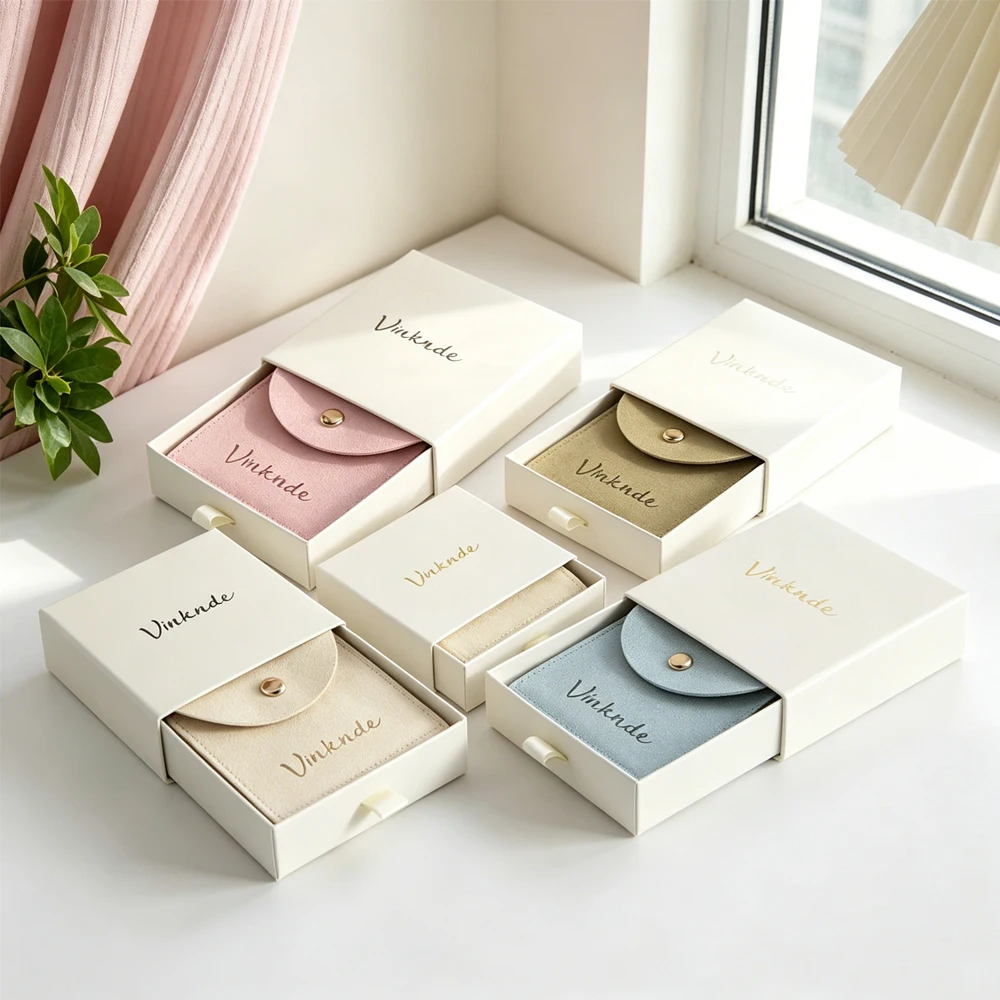 24Pcs Custom Logo Paper Drawer Jewelry Box Microfiber Gift Bag Earrings Ring Brooch Packaging Snap Button Bag Travel Organizer
24Pcs Custom Logo Paper Drawer Jewelry Box Microfiber Gift Bag Earrings Ring Brooch Packaging Snap Button Bag Travel Organizer