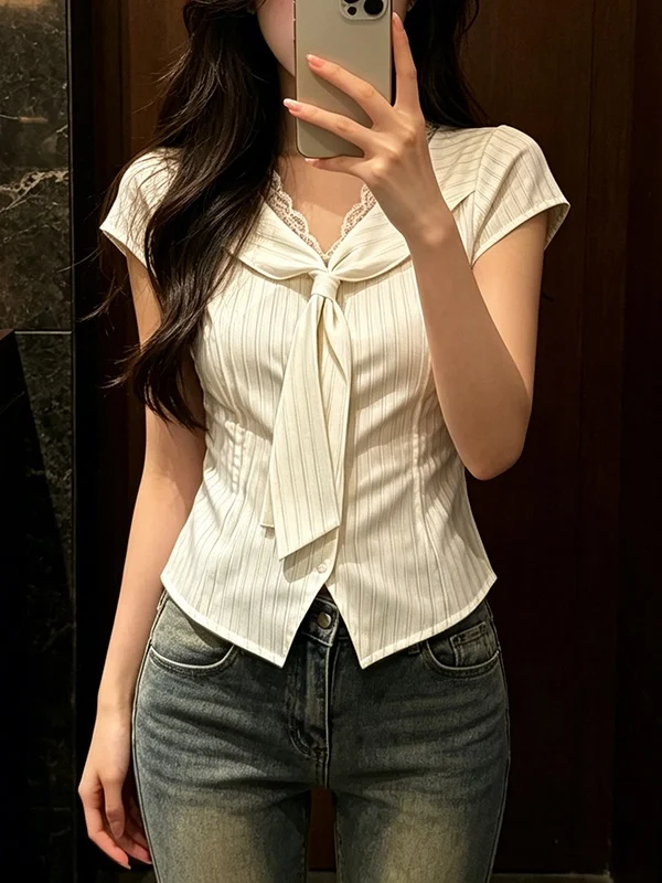 plus Size Women's Summer 2026 Korean Style V-Neck Short Sleeve Shirt Lace Trim Striped Slimming High-End Top Knot
plus Size Women's Summer 2026 Korean Style V-Neck Short Sleeve Shirt Lace Trim Striped Slimming High-End Top Knot