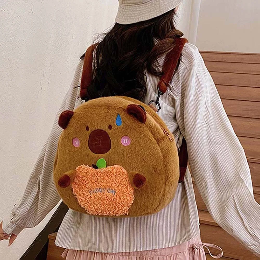Милый плюшевый рюкзак с капибарой, большая вместительная утолщенная сумка на плечо с капибарой, полипропиленовый хлопковый рюкзак с вышивкой мультяшной куклы для девочек
Милый плюшевый рюкзак с капибарой, большая вместительная утолщенная сумка на плечо с капибарой, полипропиленовый хлопковый рюкзак с вышивкой мультяшной куклы для девочек