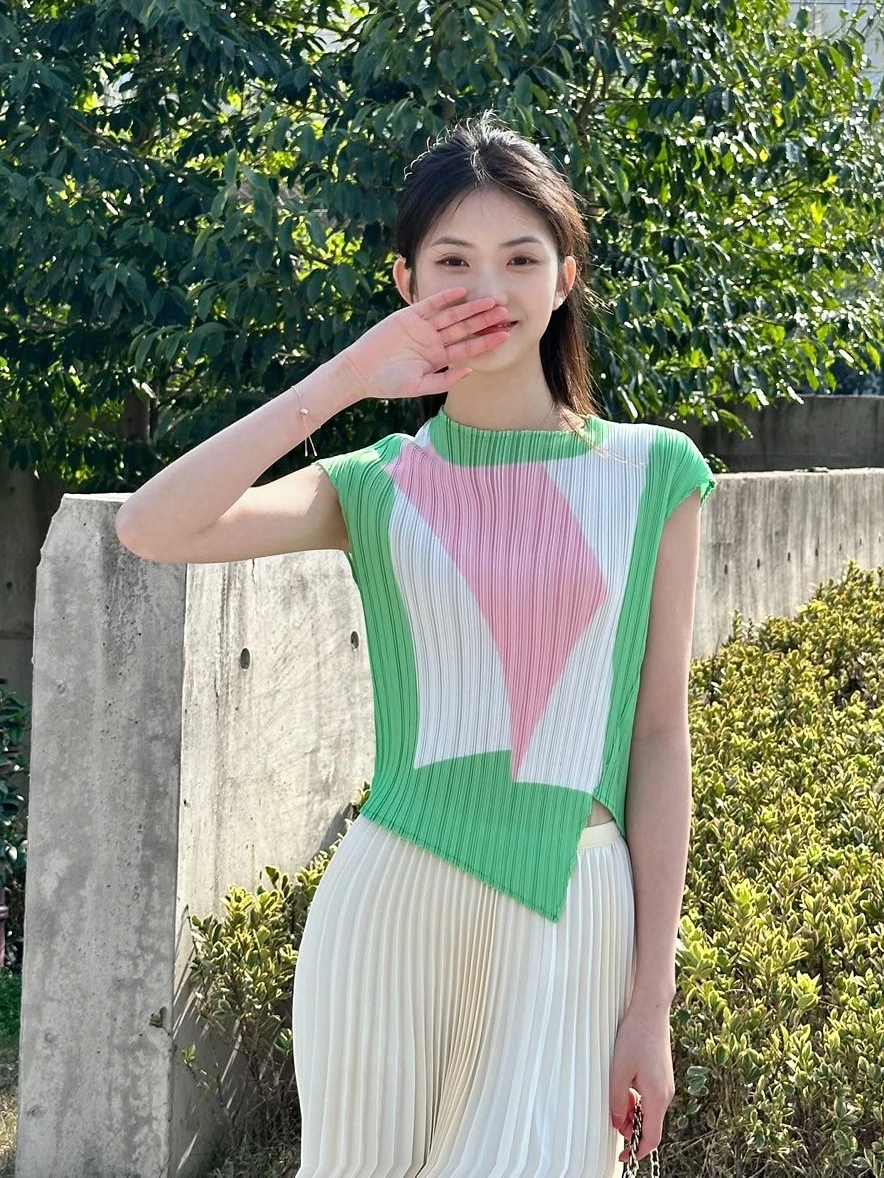 Women's Pleated T-Shirt Summer Loose round Neck Print Sleeveless Slimming Vest Retro Commute Style Creative Pattern Polyester...
Women's Pleated T-Shirt Summer Loose round Neck Print Sleeveless Slimming Vest Retro Commute Style Creative Pattern Polyester...