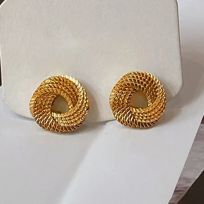 Real 925 Sterling Silver 18K Gold Twisted Round Stud Earring for Women Minimalist Vintage Fine Jewelry Geometric Accessories
Real 925 Sterling Silver 18K Gold Twisted Round Stud Earring for Women Minimalist Vintage Fine Jewelry Geometric Accessories