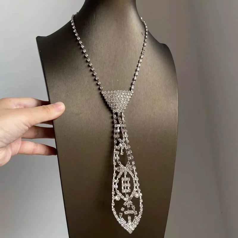 HQ 2025 New Luxury Diamond Tie Necklaces for Women Men Rhinestone Fashion Dancing High Quality Designer Choker Jewelry Gifts
HQ 2025 New Luxury Diamond Tie Necklaces for Women Men Rhinestone Fashion Dancing High Quality Designer Choker Jewelry Gifts