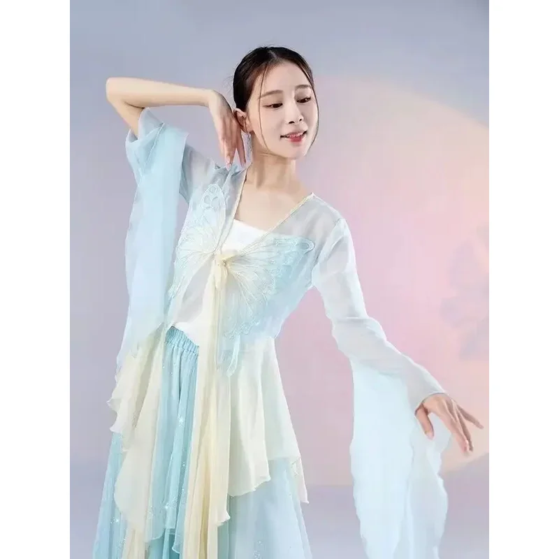 Китайский стиль, народный танец, классическая танцовщица, костюмы для выступлений, элегантный кардиган, тренировочная одежда, рифма для тела, длинная внешняя марля
Китайский стиль, народный танец, классическая танцовщица, костюмы для выступлений, элегантный кардиган, тренировочная одежда, рифма для тела, длинная внешняя марля