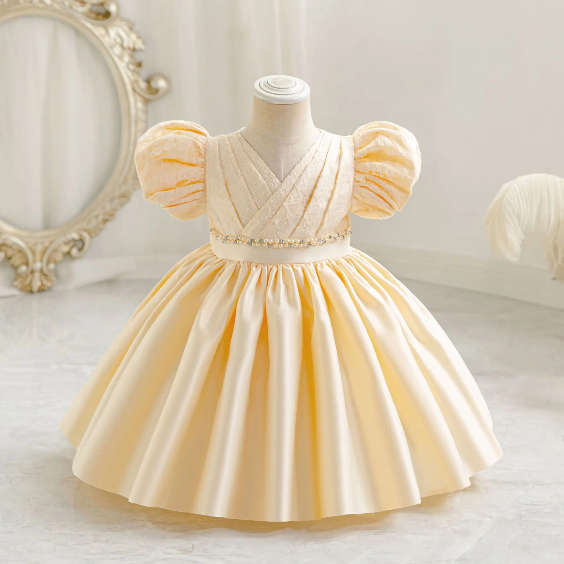 Children's first birthday dress Princess dress 2025 New candy-colored satin dress with small round beads and stripes
Children's first birthday dress Princess dress 2025 New candy-colored satin dress with small round beads and stripes
