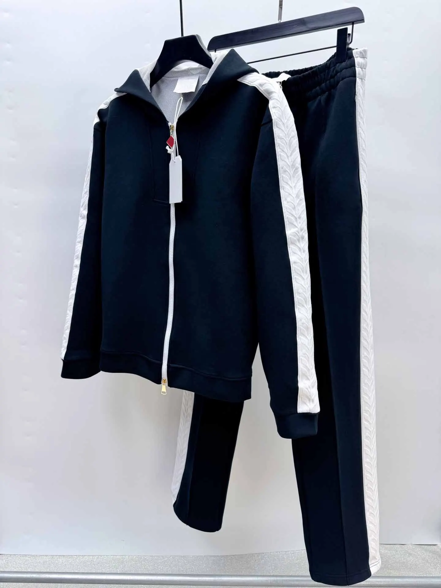 2025 New Arrival CasinoBlank Morocco Logo Patched Women Men Track Suits Jacket Mesh Inside Men Track Pants Streetwear Sport Suit
2025 New Arrival CasinoBlank Morocco Logo Patched Women Men Track Suits Jacket Mesh Inside Men Track Pants Streetwear Sport Suit