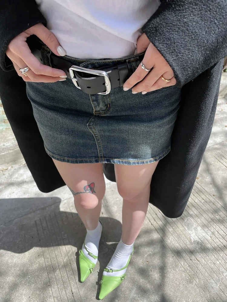 Retro stretch low-waist denim mini skirt for women in summer 2025, new sexy low-waist slimming and body-hugging mini skirt
Retro stretch low-waist denim mini skirt for women in summer 2025, new sexy low-waist slimming and body-hugging mini skirt