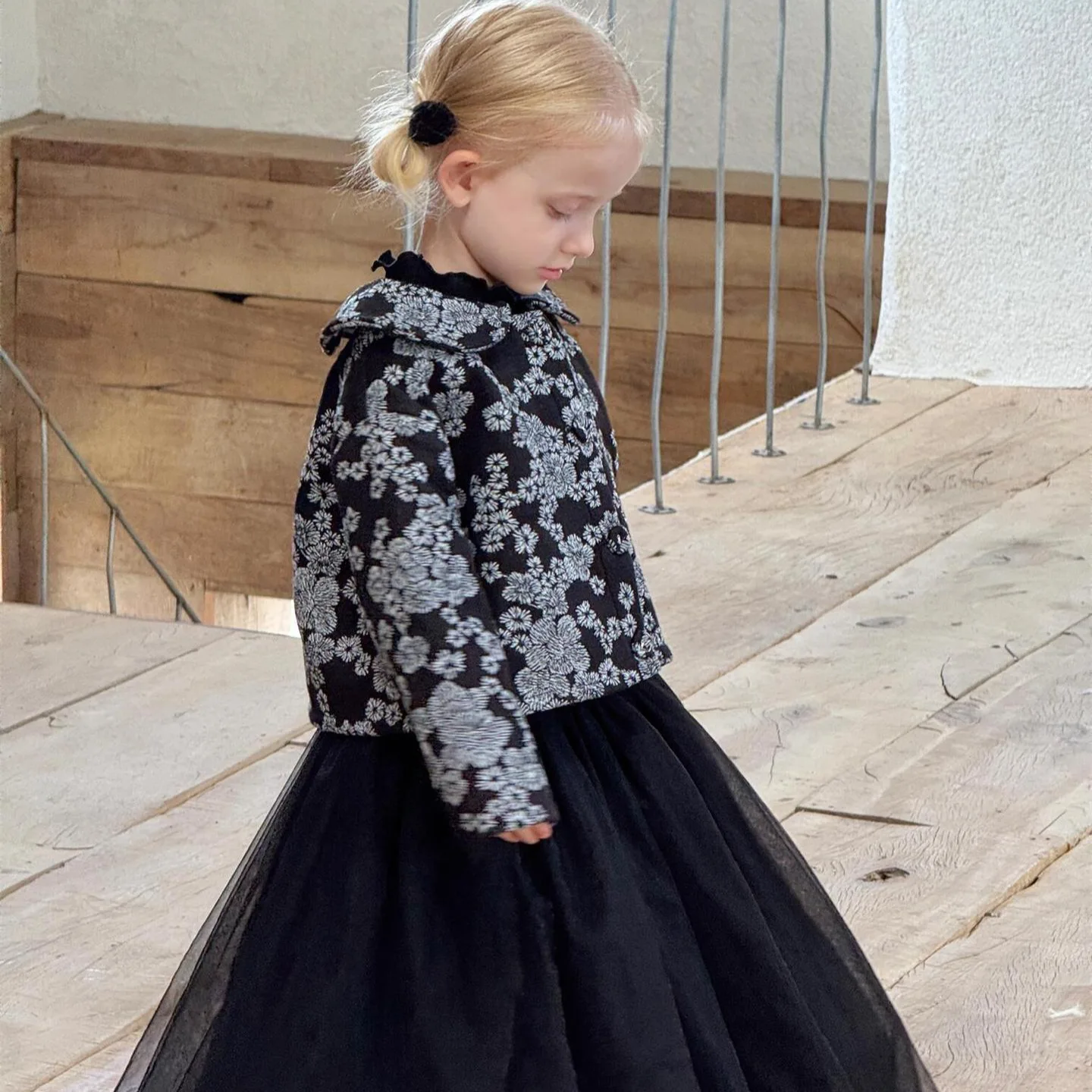 Flower Collar Short Long Sleeved Jacket Korean 2025 Spring and Autumn New Casual Fashion All-match Coat
Flower Collar Short Long Sleeved Jacket Korean 2025 Spring and Autumn New Casual Fashion All-match Coat