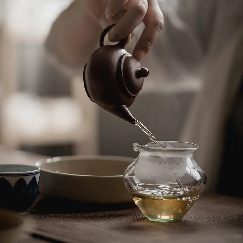 purple clay pot, raw sand, Huanglong Mountain cinnamon mud, Dahongpao, horizontal pot, literati pot, small capacity, handmade.
purple clay pot, raw sand, Huanglong Mountain cinnamon mud, Dahongpao, horizontal pot, literati pot, small capacity, handmade.