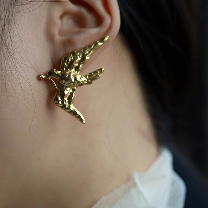 Swallow stud earrings for women bird statement earrings vintage handmade cute party jewelry exggerated jewelry
Swallow stud earrings for women bird statement earrings vintage handmade cute party jewelry exggerated jewelry