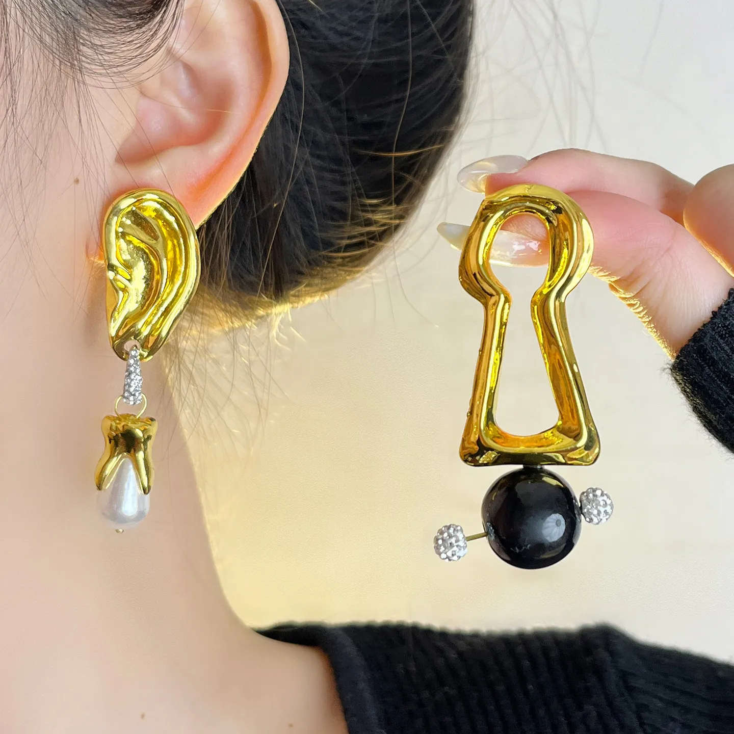 2026 New Retro Gold Earrings - Asymmetric Key Ear Pearl Exaggerated Studs for Women
2026 New Retro Gold Earrings - Asymmetric Key Ear Pearl Exaggerated Studs for Women