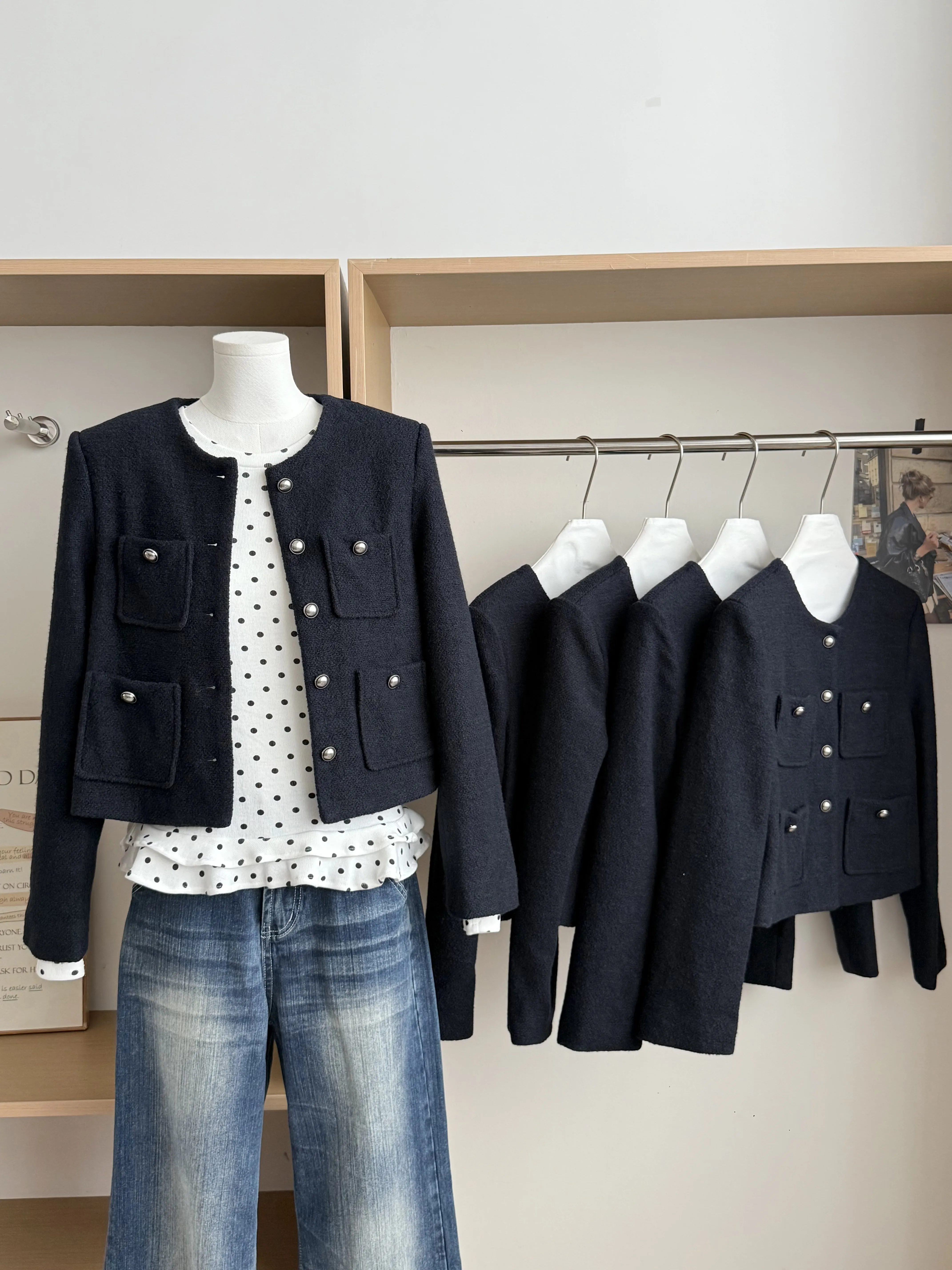 Women's Chic Long Sleeve O Neck Single Breasted Tweed Jacket Lady Solid Color Autumn Winter Loose Short Outwear
Women's Chic Long Sleeve O Neck Single Breasted Tweed Jacket Lady Solid Color Autumn Winter Loose Short Outwear