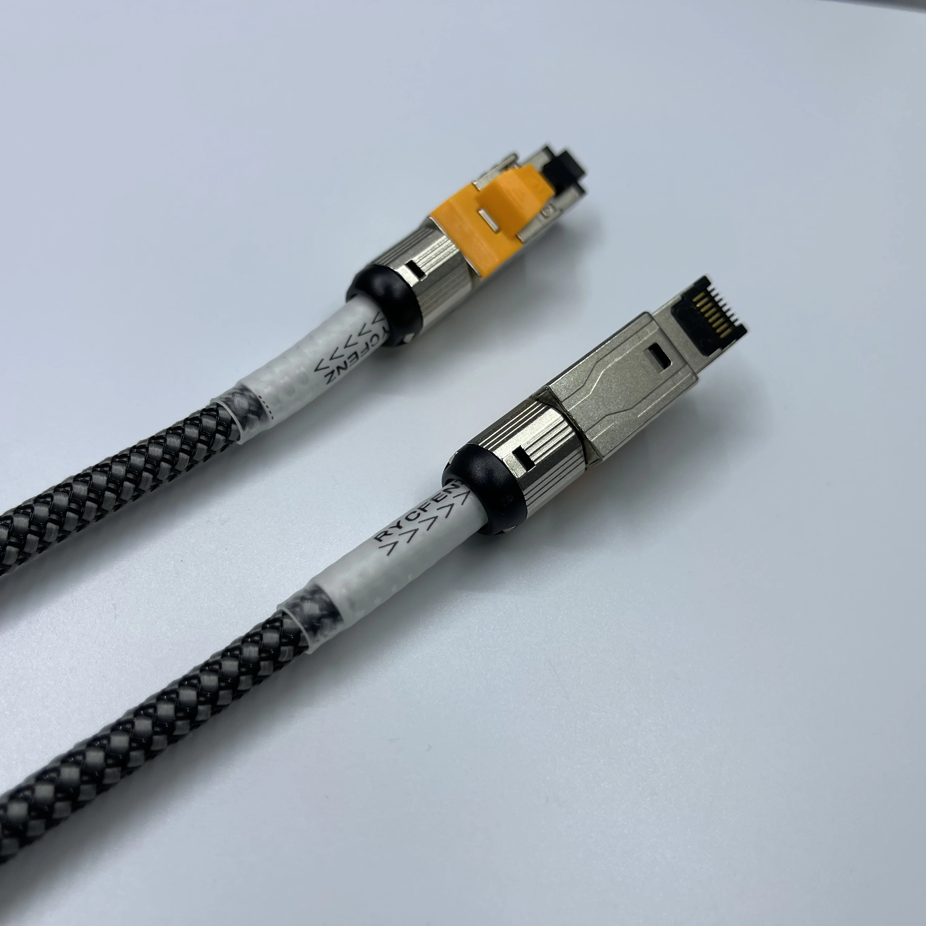 Кабель из чистого серебра 99,999% 5N, витой сетевой кабель HiFi CAT8 RJ45, USB-интерфейс для декодера ЦАП, проводная линия
Кабель из чистого серебра 99,999% 5N, витой сетевой кабель HiFi CAT8 RJ45, USB-интерфейс для декодера ЦАП, проводная линия