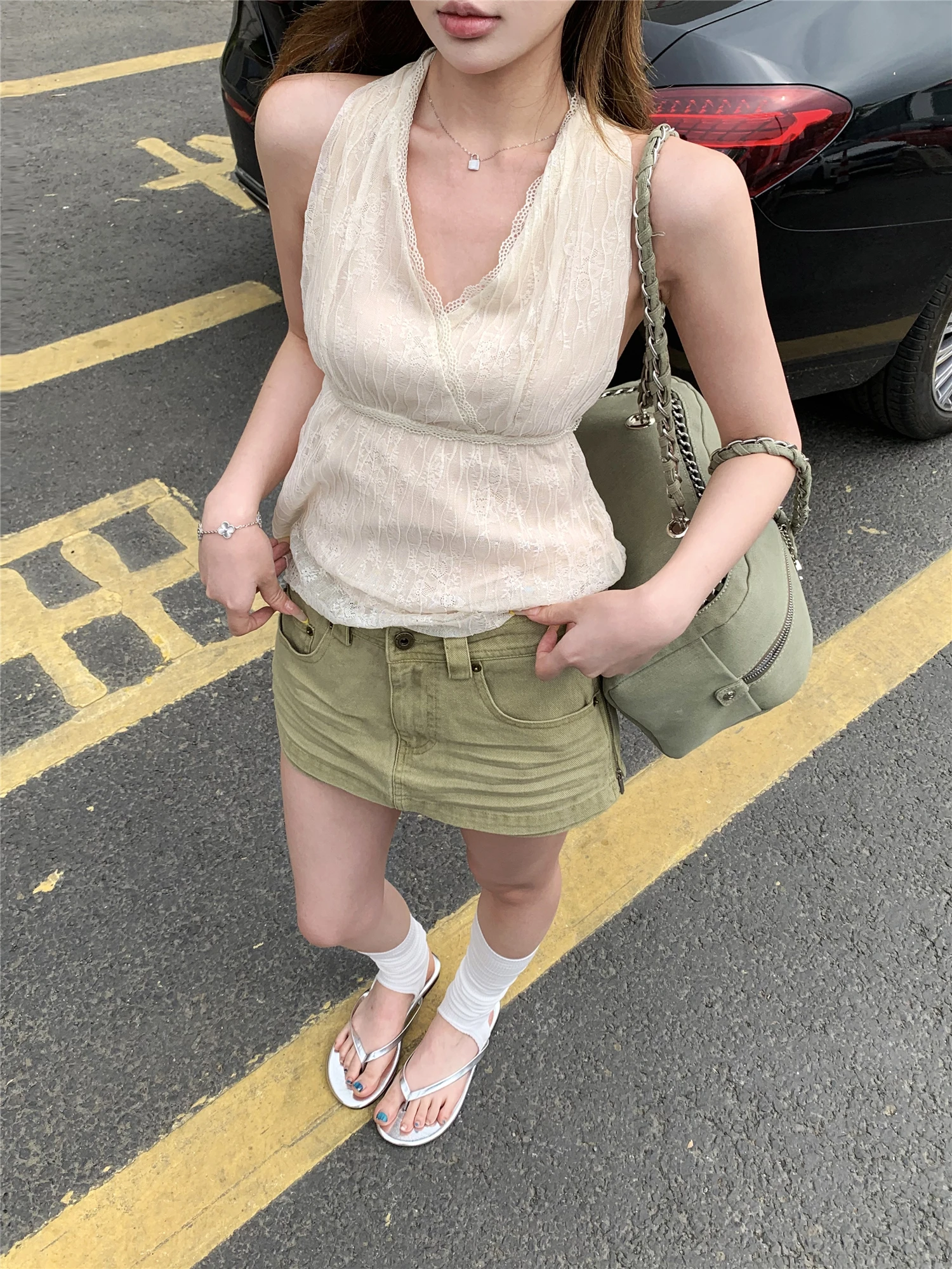 Lace Hollow out V-neck Hanging Neck Vest Top Women's Summer Spicy Girl Set High Waist A-line Skirt Two-piece Set
Lace Hollow out V-neck Hanging Neck Vest Top Women's Summer Spicy Girl Set High Waist A-line Skirt Two-piece Set