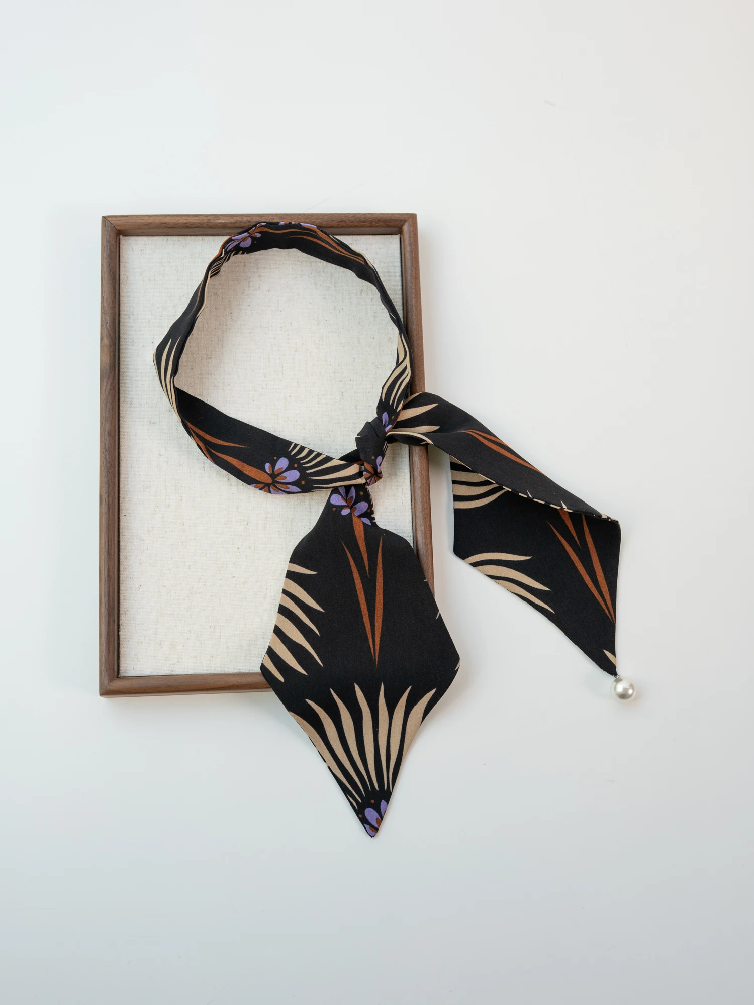 Romantic Vintage Long Sash Pearl Pendant Design Gown Waist Belt for Women Korean Style Scarf Silk Square Summer Autumn Fashion
Romantic Vintage Long Sash Pearl Pendant Design Gown Waist Belt for Women Korean Style Scarf Silk Square Summer Autumn Fashion