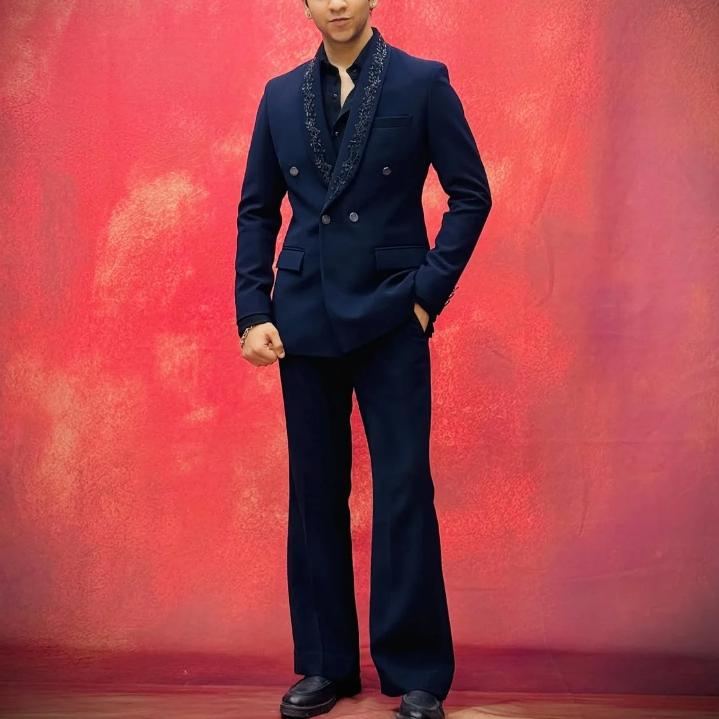 Modern Luxury Style Mens Navy Blue 2 Piece Tuxedo Suit Double Breasted Shawl Lapel Pants Prom Wedding Banquet Tuxedo Customized
Modern Luxury Style Mens Navy Blue 2 Piece Tuxedo Suit Double Breasted Shawl Lapel Pants Prom Wedding Banquet Tuxedo Customized