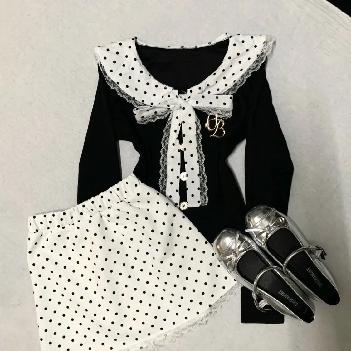 2 Piece Coquette Outfit Women Long Sleeve Top with Polka Dot Lace Trim Collar Bow and Mini Skirt Set Sweet Lolita Matching Set
2 Piece Coquette Outfit Women Long Sleeve Top with Polka Dot Lace Trim Collar Bow and Mini Skirt Set Sweet Lolita Matching Set