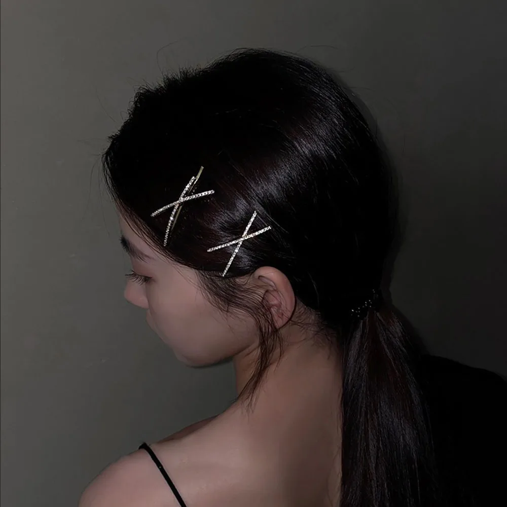 2PCS Crystal-encrusted Simple Cross Hairpin Sweet One-line Clips Fashionable Commuter Hair Accessories
2PCS Crystal-encrusted Simple Cross Hairpin Sweet One-line Clips Fashionable Commuter Hair Accessories