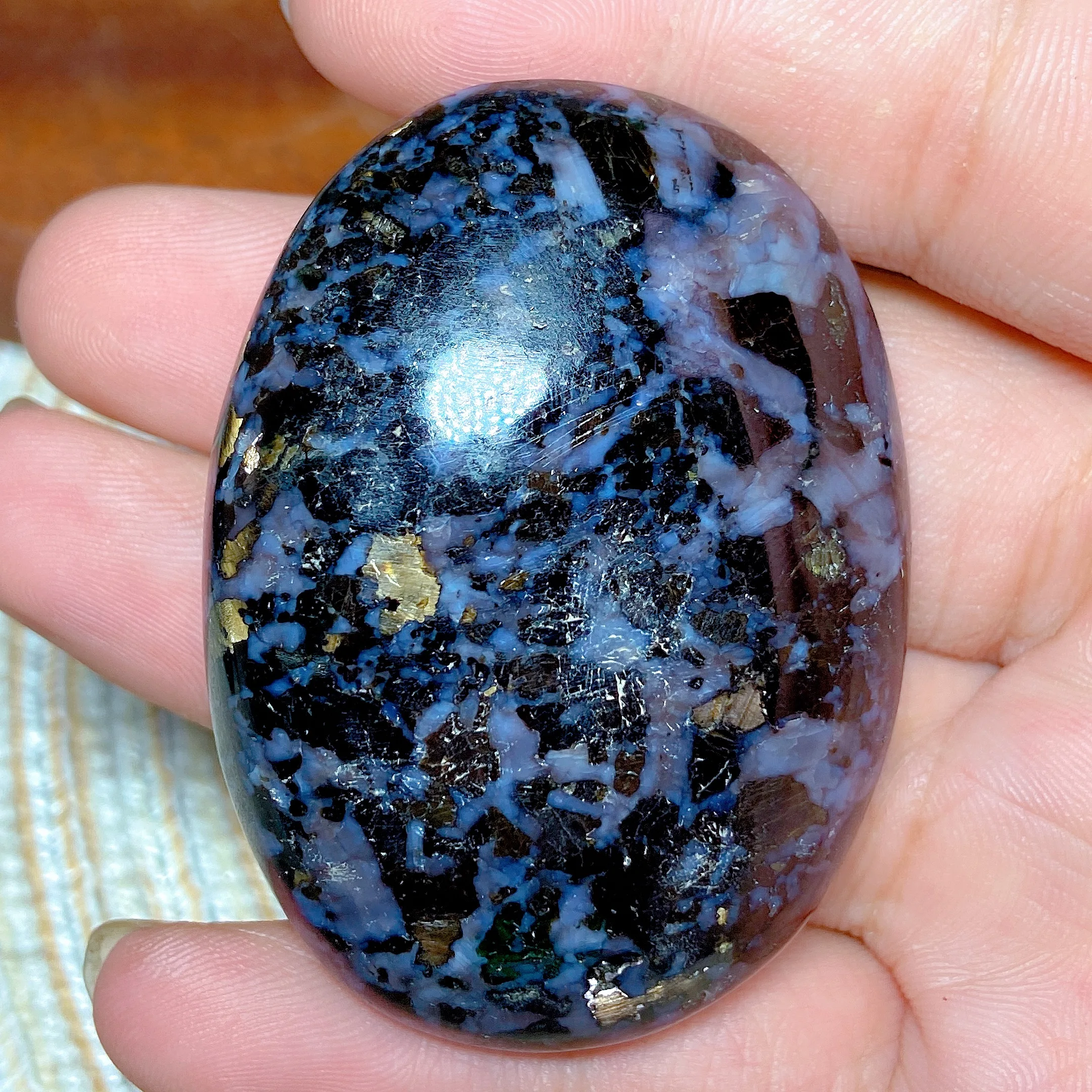 Healing High Quality Natural Crystal Indigo Gabbro Palm Crystals Stone Gemstone Mineral Reiki Home Decoration Ore Gift
Healing High Quality Natural Crystal Indigo Gabbro Palm Crystals Stone Gemstone Mineral Reiki Home Decoration Ore Gift