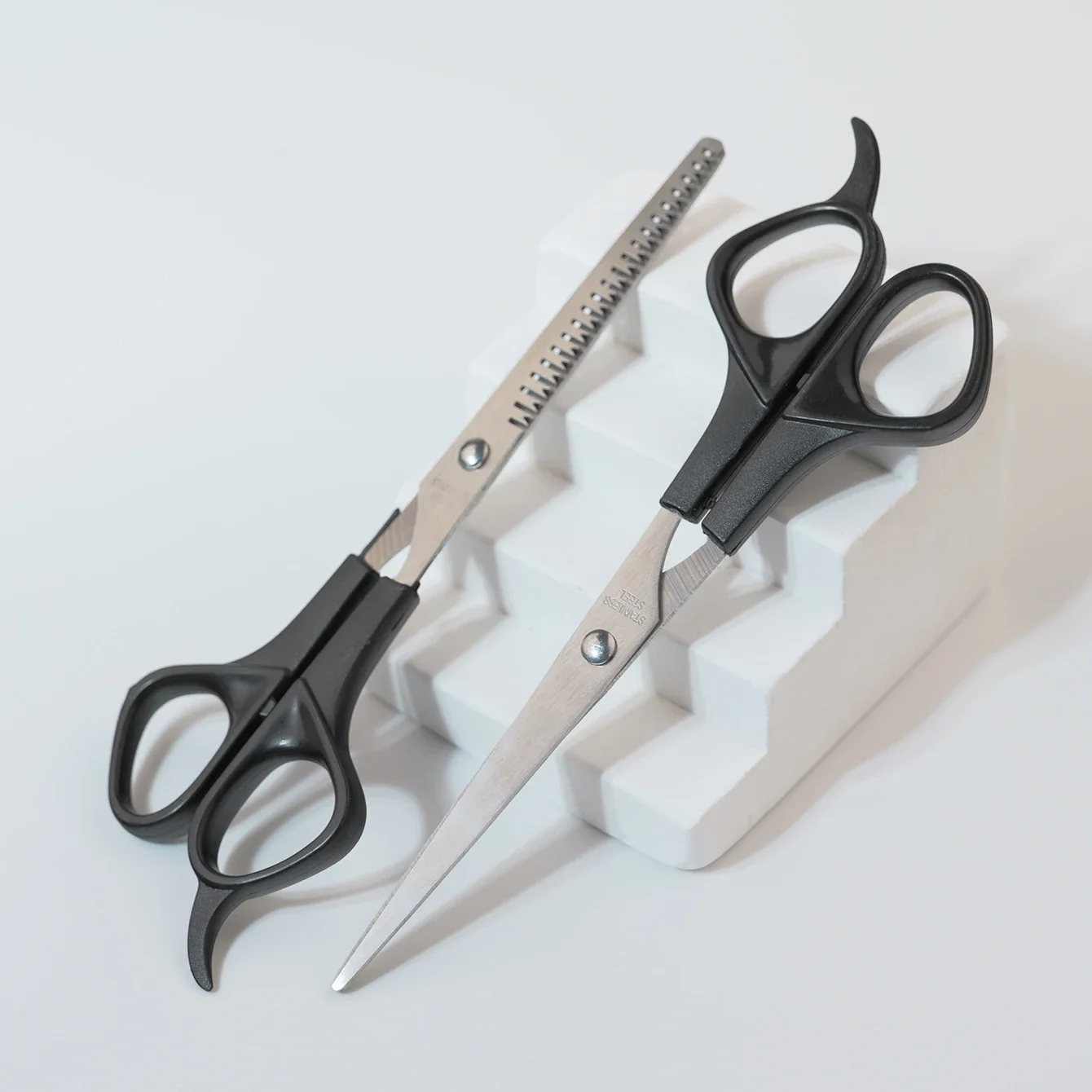 Hair Cutting Scissors Shears Kit, Professional Hairdressing Scissors for Hairdresser Salon Barber,Special for real hair 2043
Hair Cutting Scissors Shears Kit, Professional Hairdressing Scissors for Hairdresser Salon Barber,Special for real hair 2043