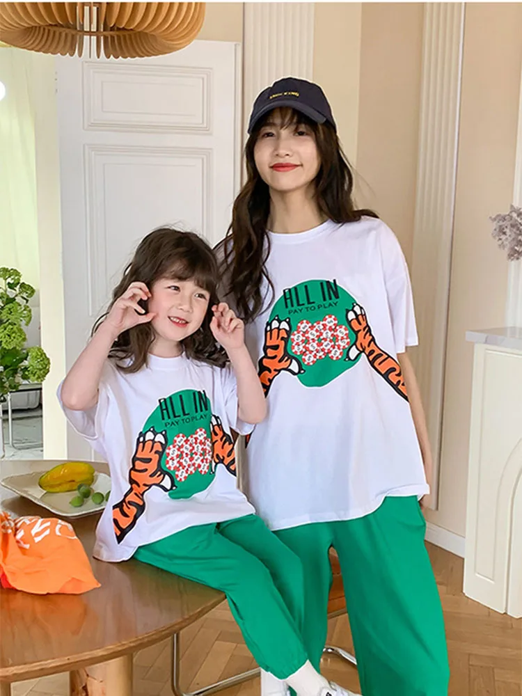 Parent-child Dress Mother and Daughter Summer Dress New Girl Casual Suit Little Girl Korean Version Short-sleeved Two-piece Suit
Parent-child Dress Mother and Daughter Summer Dress New Girl Casual Suit Little Girl Korean Version Short-sleeved Two-piece Suit