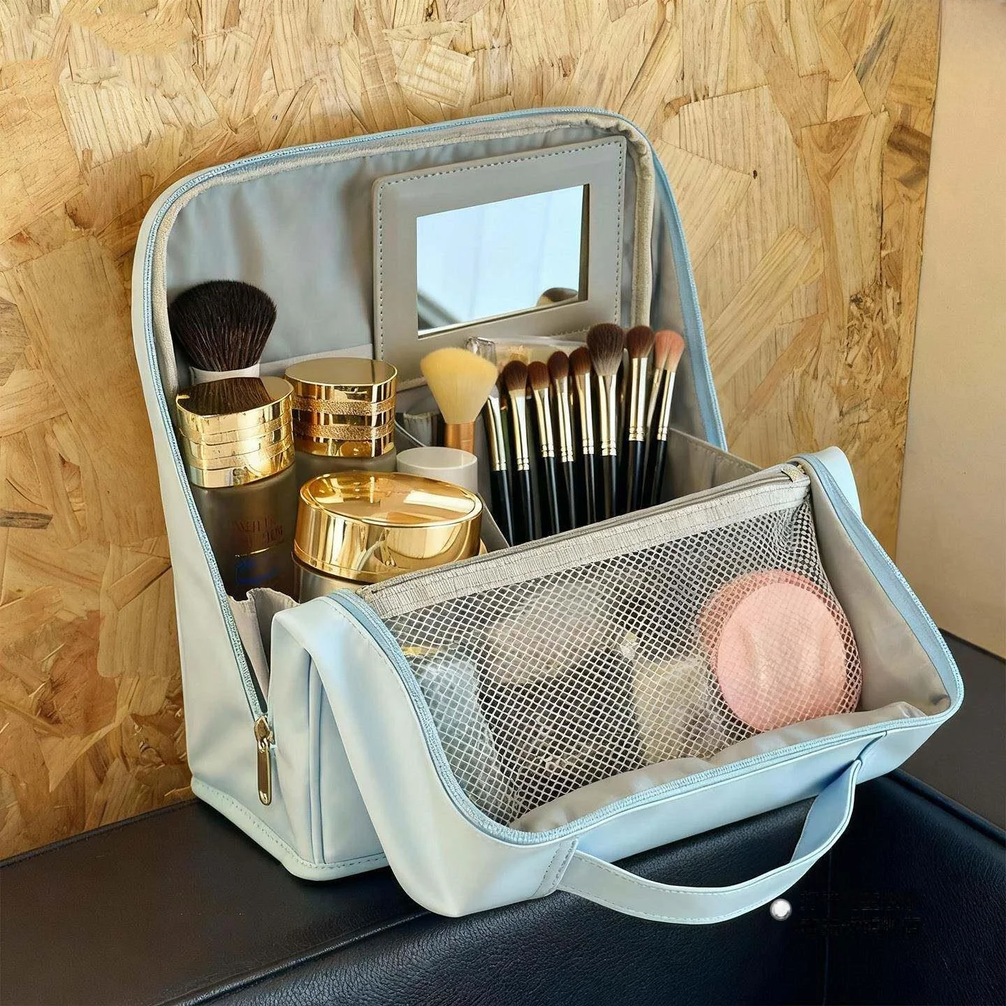 Portable Large Capacity Makeup Bag with Mirror Stand up Style Storage Organizer Casual PU Material Family Storage Tools
Portable Large Capacity Makeup Bag with Mirror Stand up Style Storage Organizer Casual PU Material Family Storage Tools