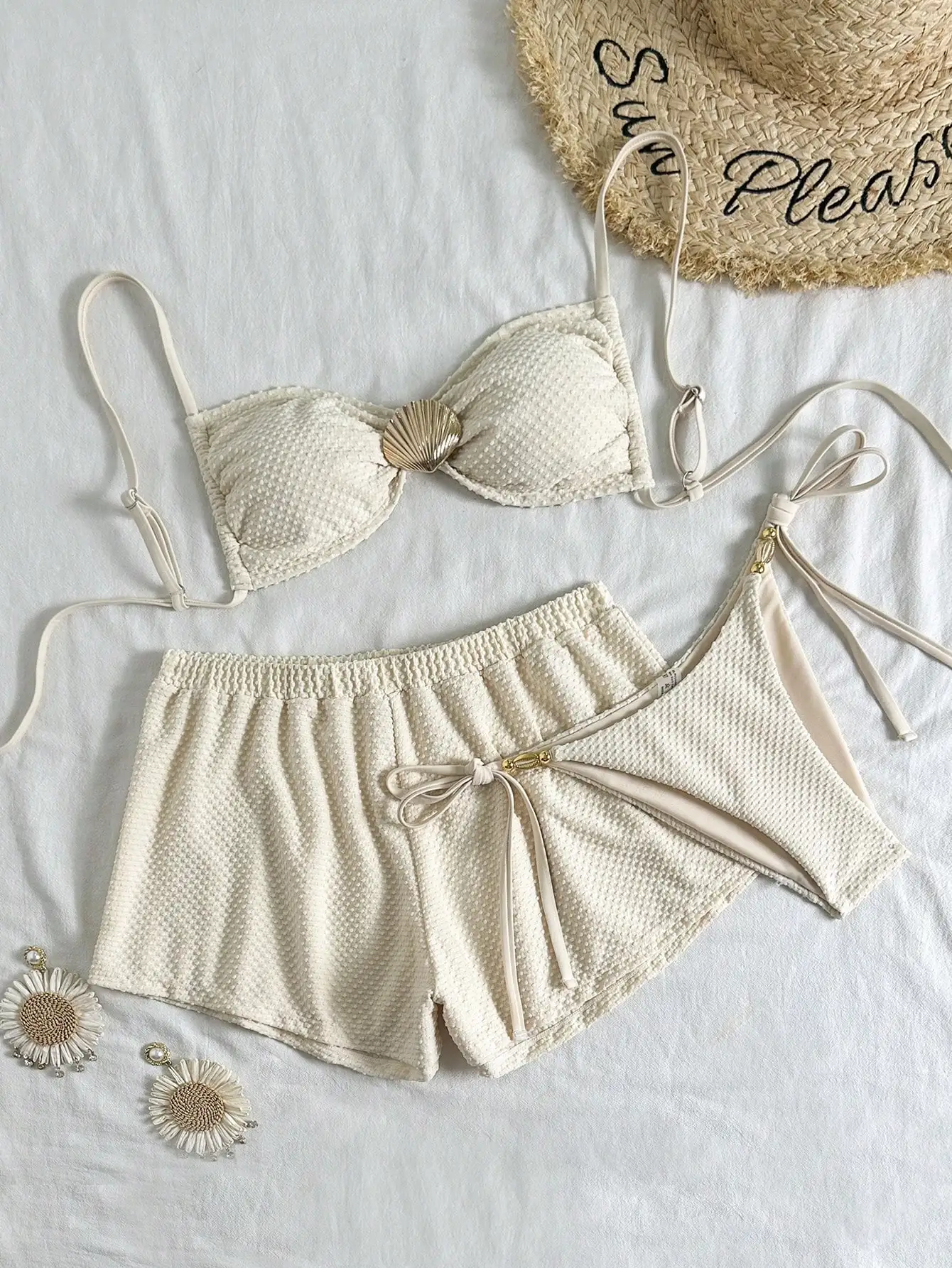Shell Buckle Waffle Bikini Three-Piece Set
Shell Buckle Waffle Bikini Three-Piece Set