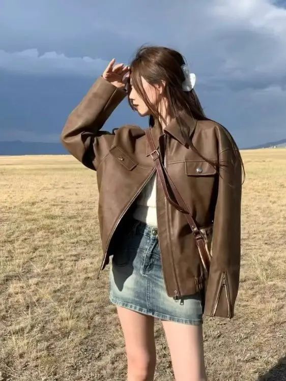 American Retro Brown Motorcycle PU Leather Jaet Women's Loose High-End Feel Super Beautiful Leather Coat Cardigan Outerwear
American Retro Brown Motorcycle PU Leather Jaet Women's Loose High-End Feel Super Beautiful Leather Coat Cardigan Outerwear