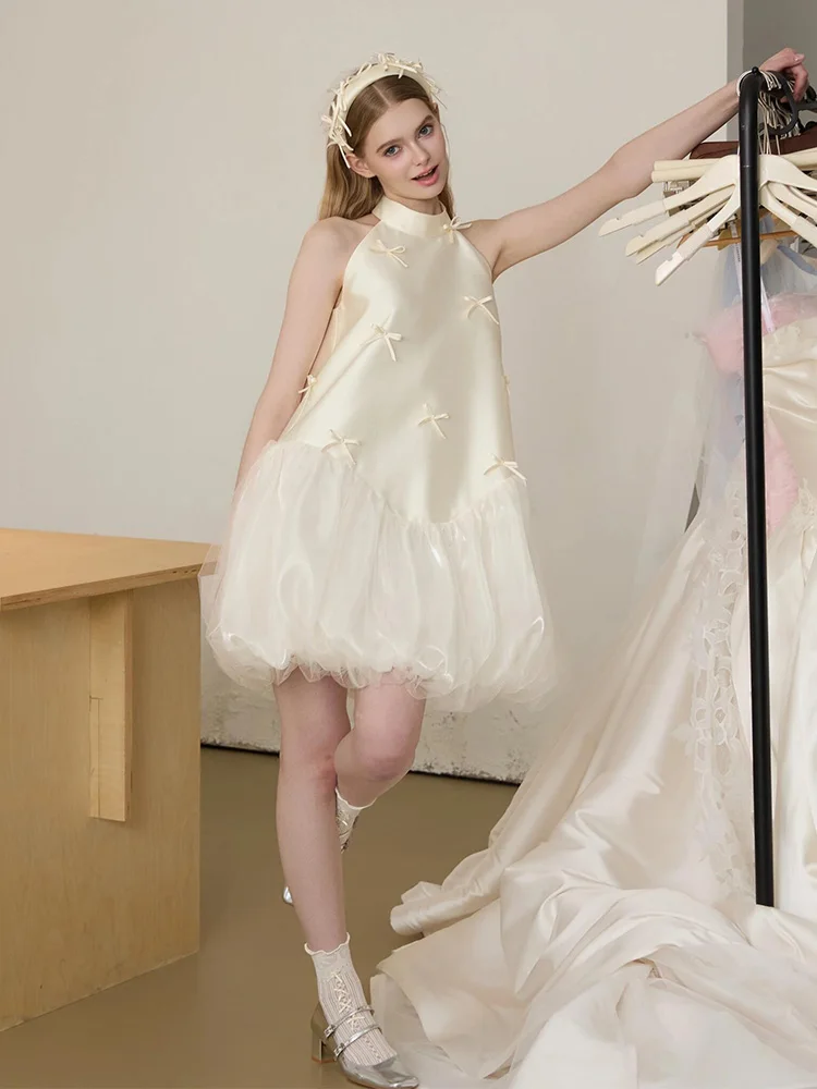 Light Satin Wedding Dress Morning Robe for Bride Engagement High Waist Slim Fit Short Skirt No Sleeve Zipper Style Adult Cere...
Light Satin Wedding Dress Morning Robe for Bride Engagement High Waist Slim Fit Short Skirt No Sleeve Zipper Style Adult Cere...