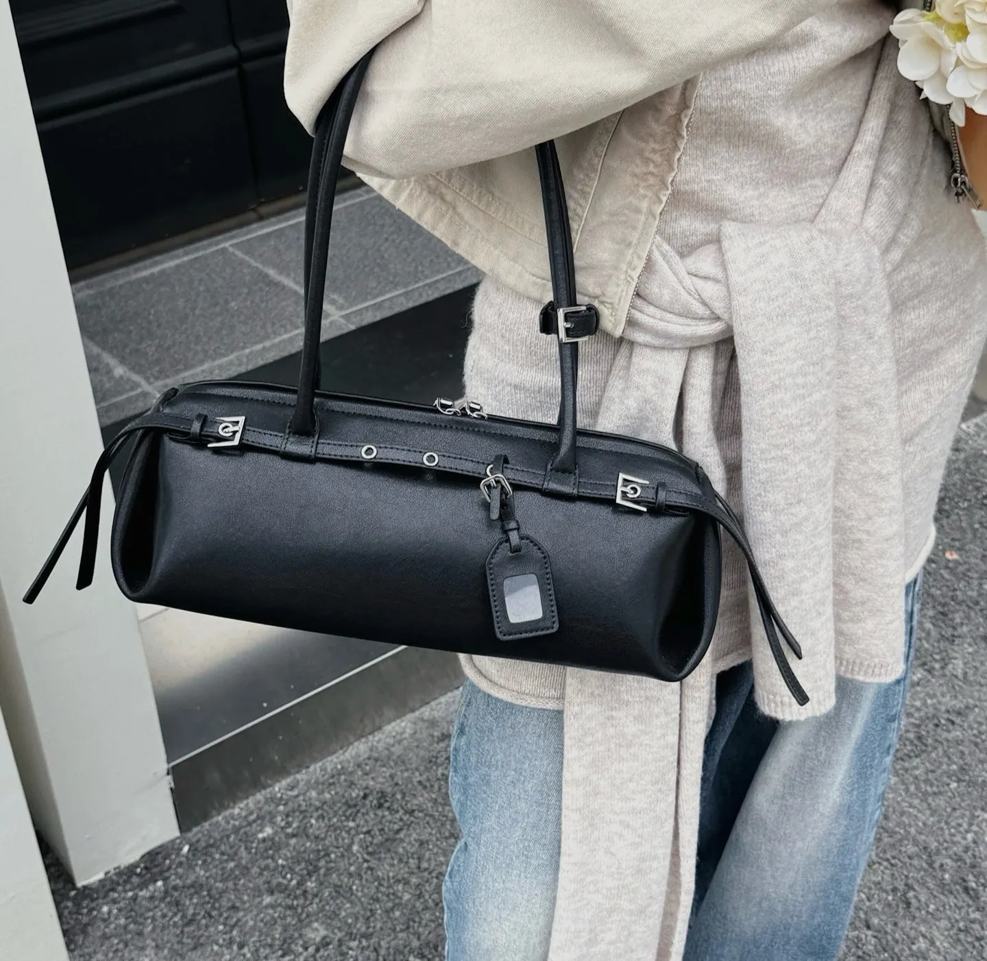 Strict Select High Quality Cow Leather Horizontal Bowling Tote Niche All-purpose Leisure Kakhi Color Women Long Handle Handbag
Strict Select High Quality Cow Leather Horizontal Bowling Tote Niche All-purpose Leisure Kakhi Color Women Long Handle Handbag