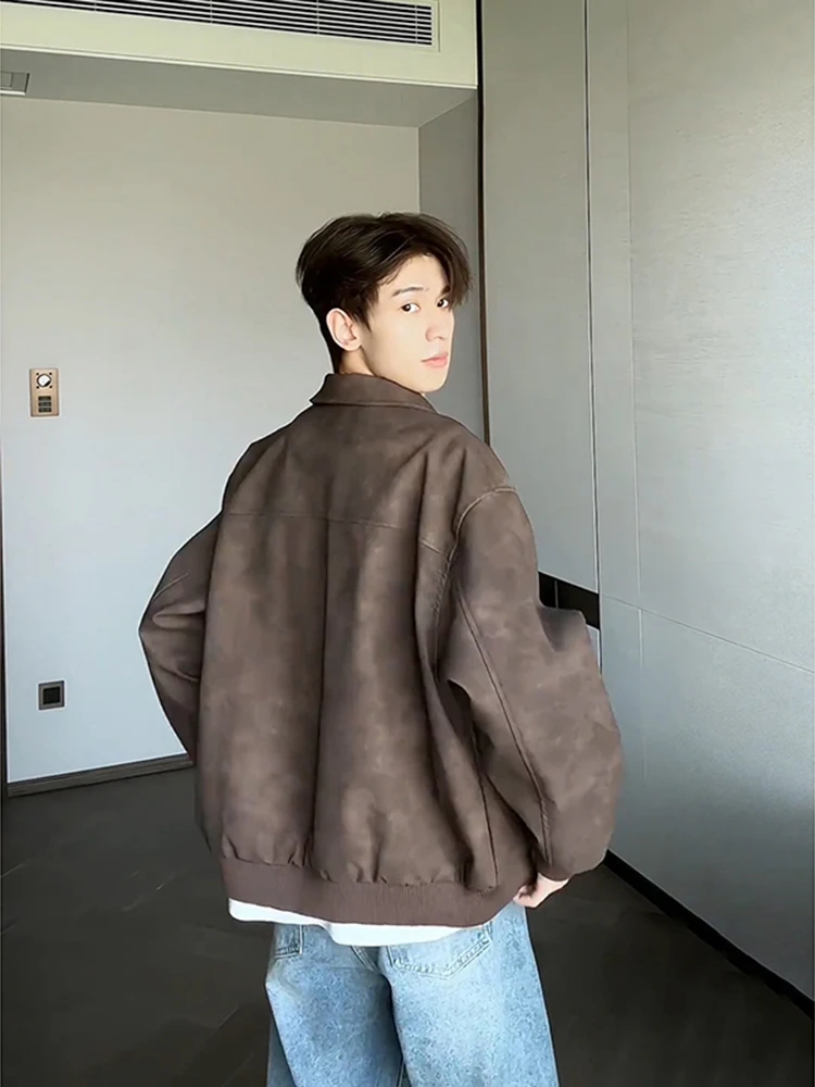 Brown Leather Jacket Men's Autumn Winter Style American Retro Baseball Coat Zipper Decoration Washed Polyester Fiber Outerwear
Brown Leather Jacket Men's Autumn Winter Style American Retro Baseball Coat Zipper Decoration Washed Polyester Fiber Outerwear