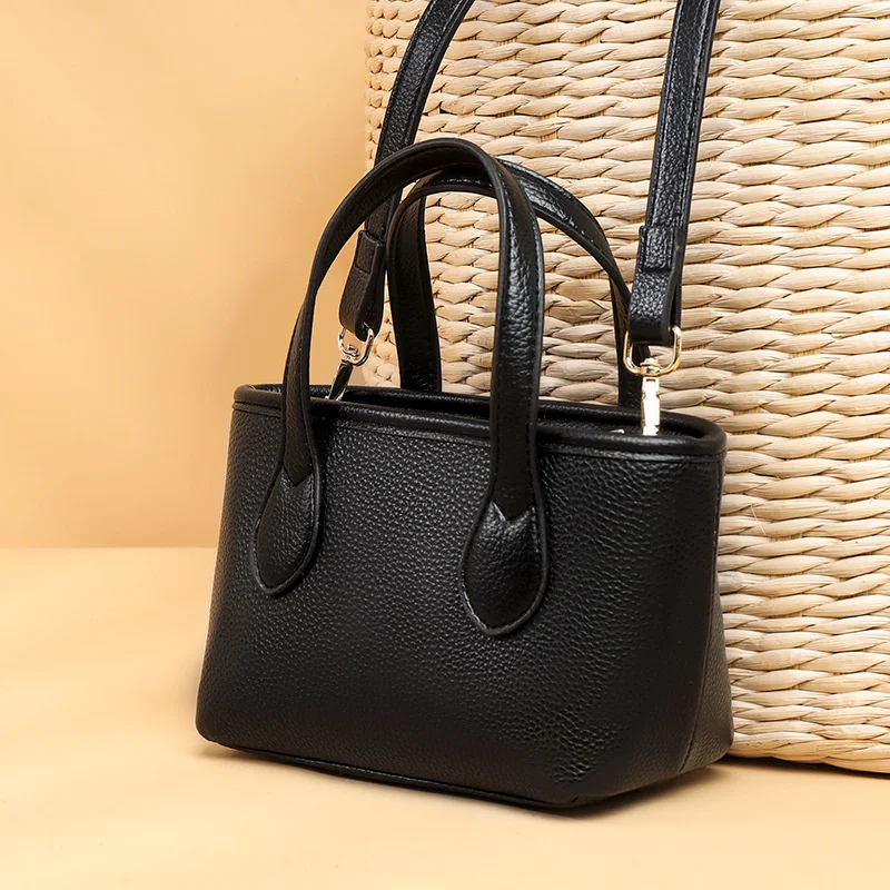 Genuine Leather Bags For Women 2023 New Luxury Handbags Ladies Shoulder Messenger Fashion Trend Small Female Crossbody
Genuine Leather Bags For Women 2023 New Luxury Handbags Ladies Shoulder Messenger Fashion Trend Small Female Crossbody